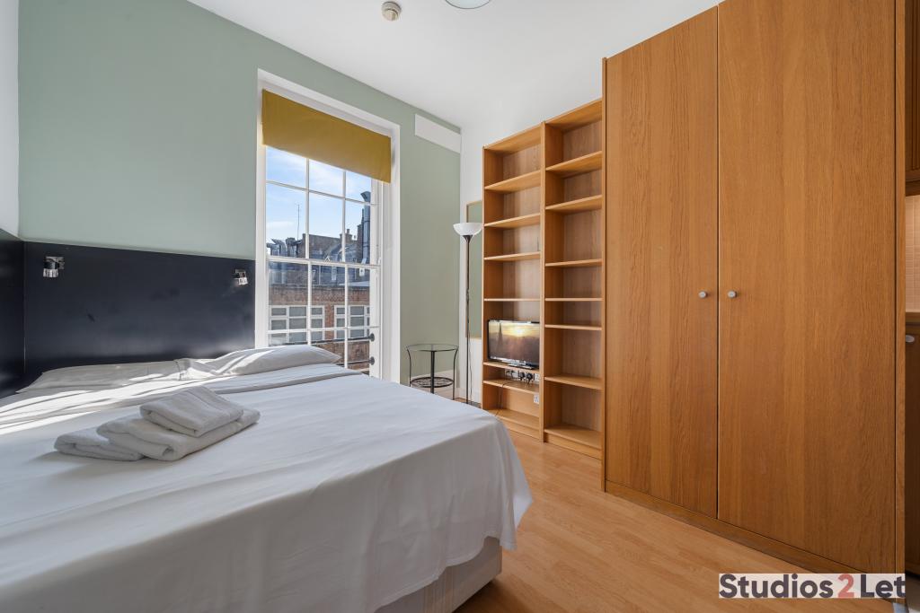 Room North Gower Street in Greater London