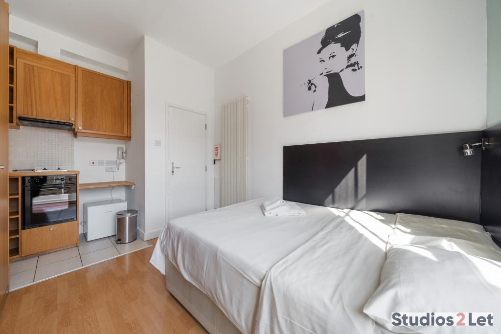 Room North Gower Street in Greater London