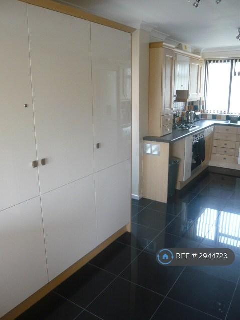 Room Paris Avenue in Newcastle-under-Lyme