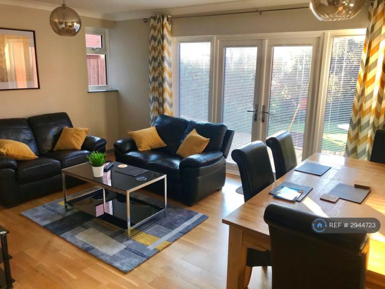 Room Paris Avenue in Newcastle-under-Lyme