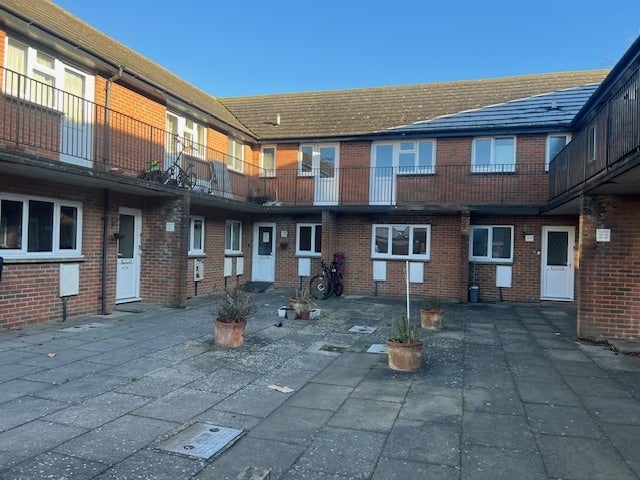 Flat Sturry Road in Canterbury