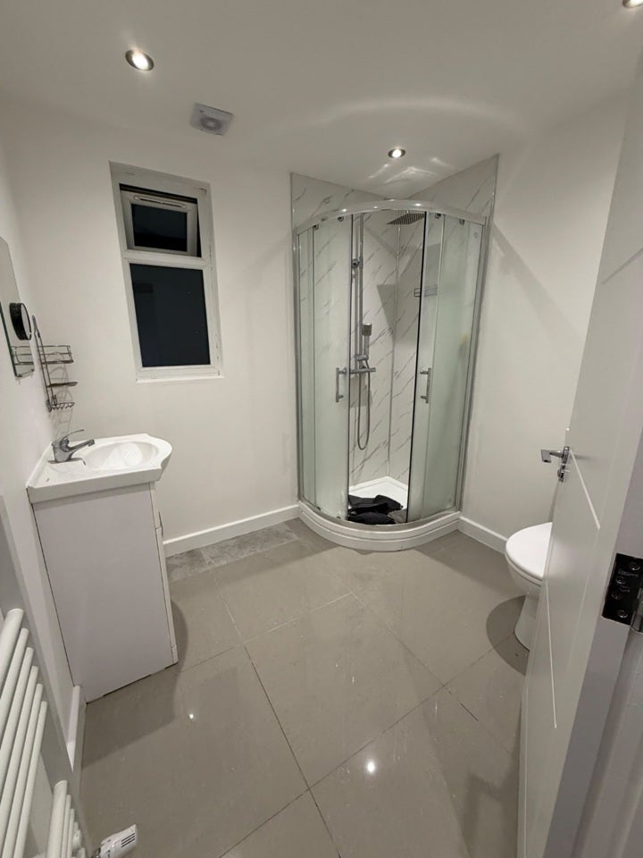 Room Oldborough Road in Greater London