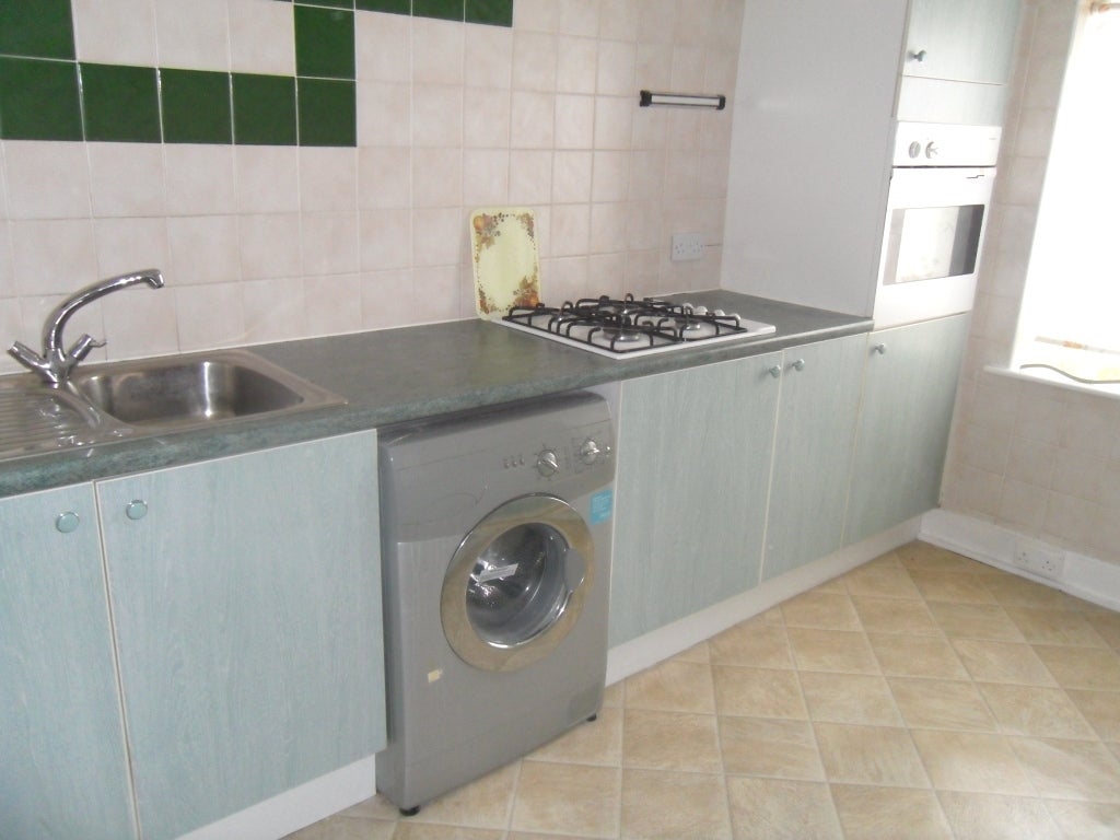 Flat Wennington Road in Greater London
