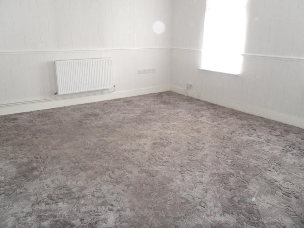 Flat Wennington Road in Greater London