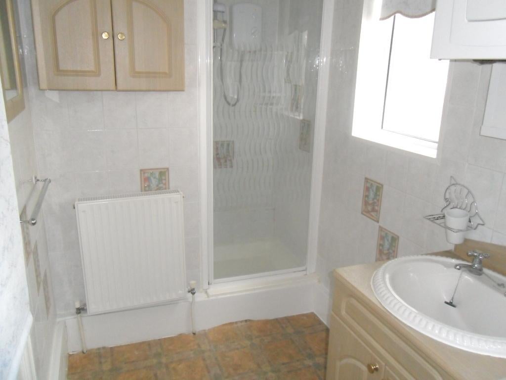 Flat Wennington Road in Greater London