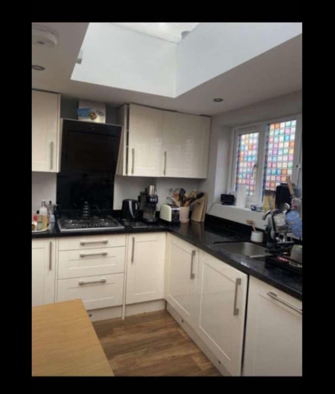 Room Carlingford Road in Greater London