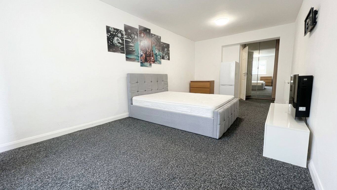 Room Tomswood Hill in Greater London