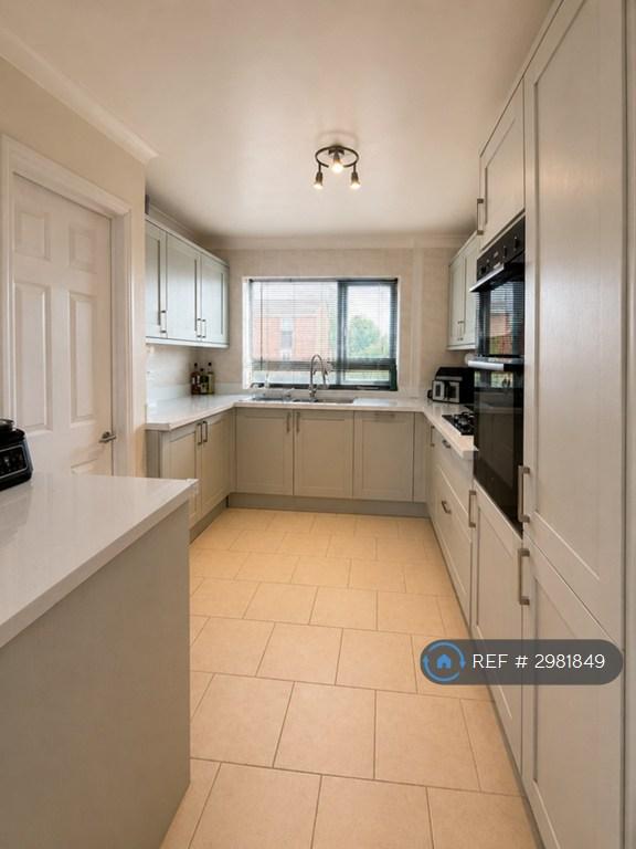 House Elm Park Close in Dunstable