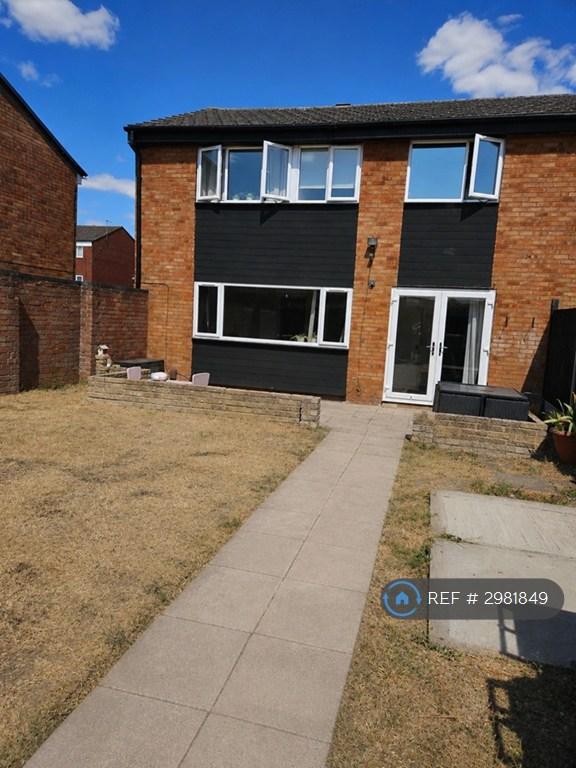 House Elm Park Close in Dunstable