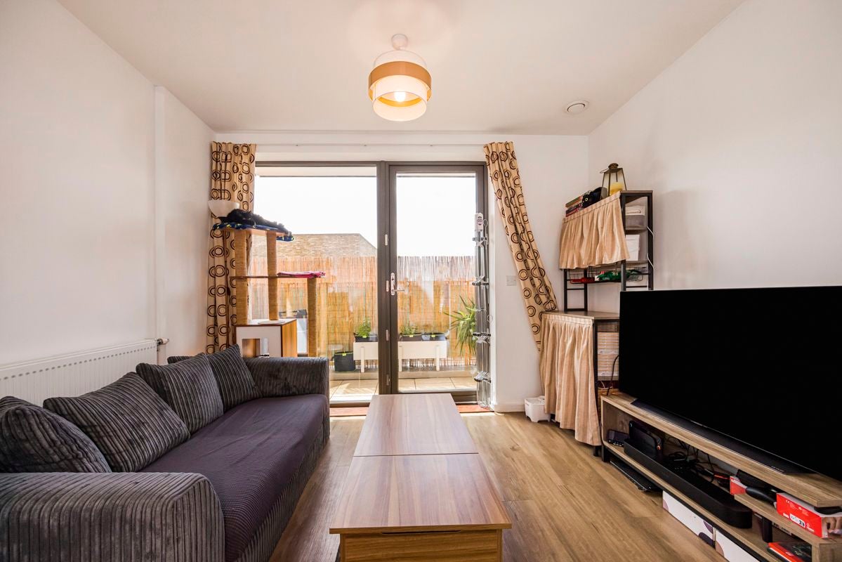 Flat Newham Way in Greater London
