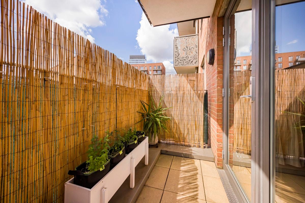 Flat Newham Way in Greater London