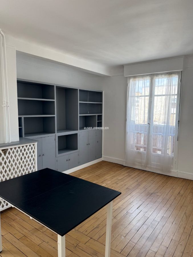 Flat Rue Jacques Mawas in Paris