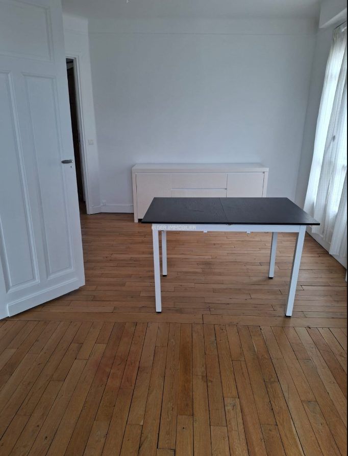Flat Rue Jacques Mawas in Paris