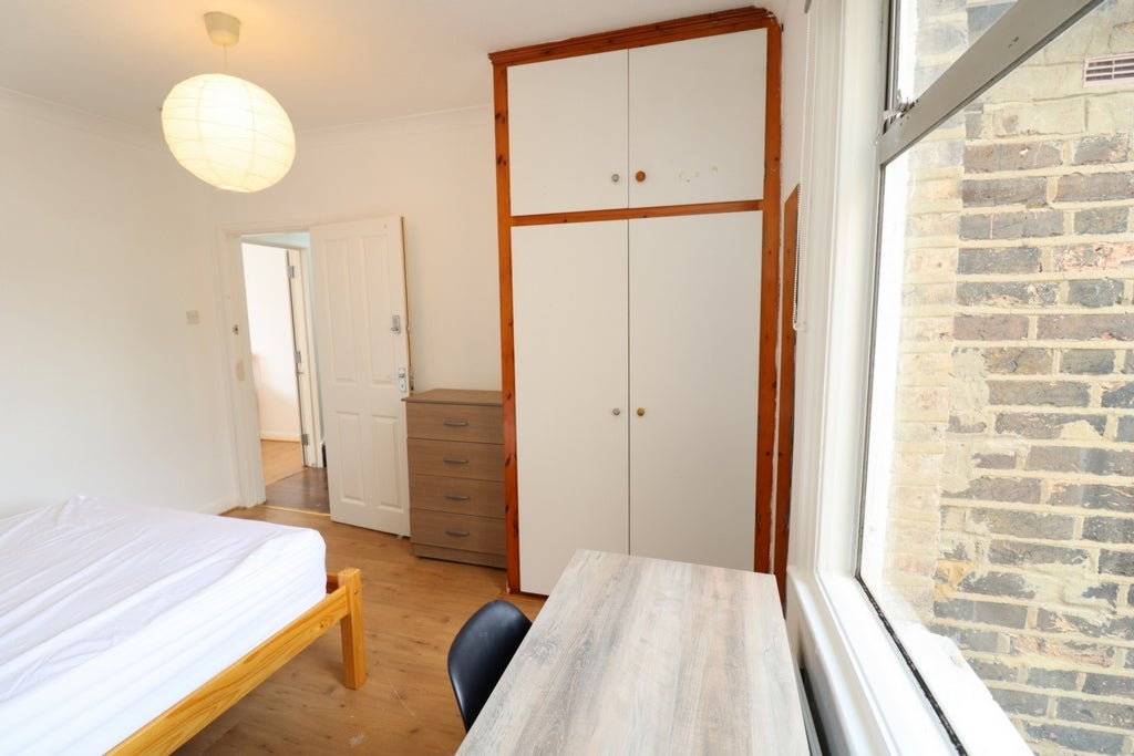 Room Globe Road in Greater London