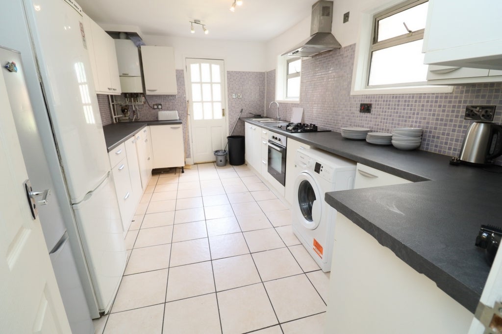 Room Globe Road in Greater London