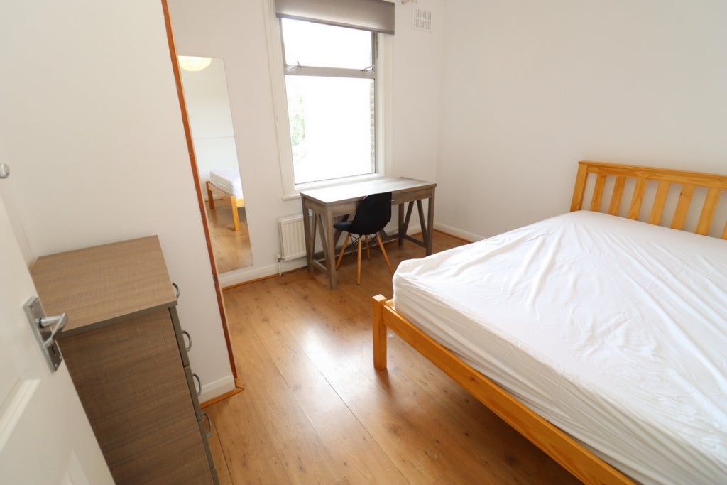 Room Globe Road in Greater London