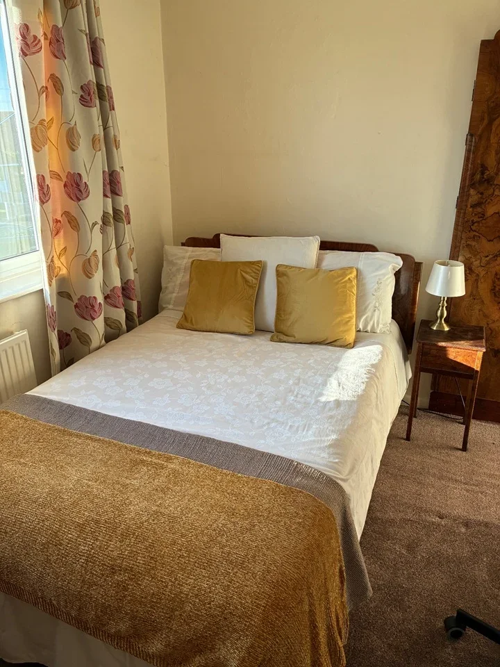 Room Valley Road in Trafford
