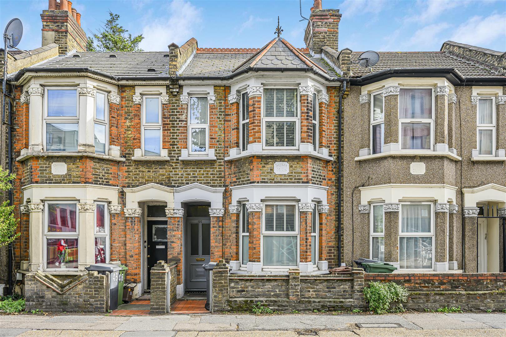 Flat Blackhorse Lane in Greater London