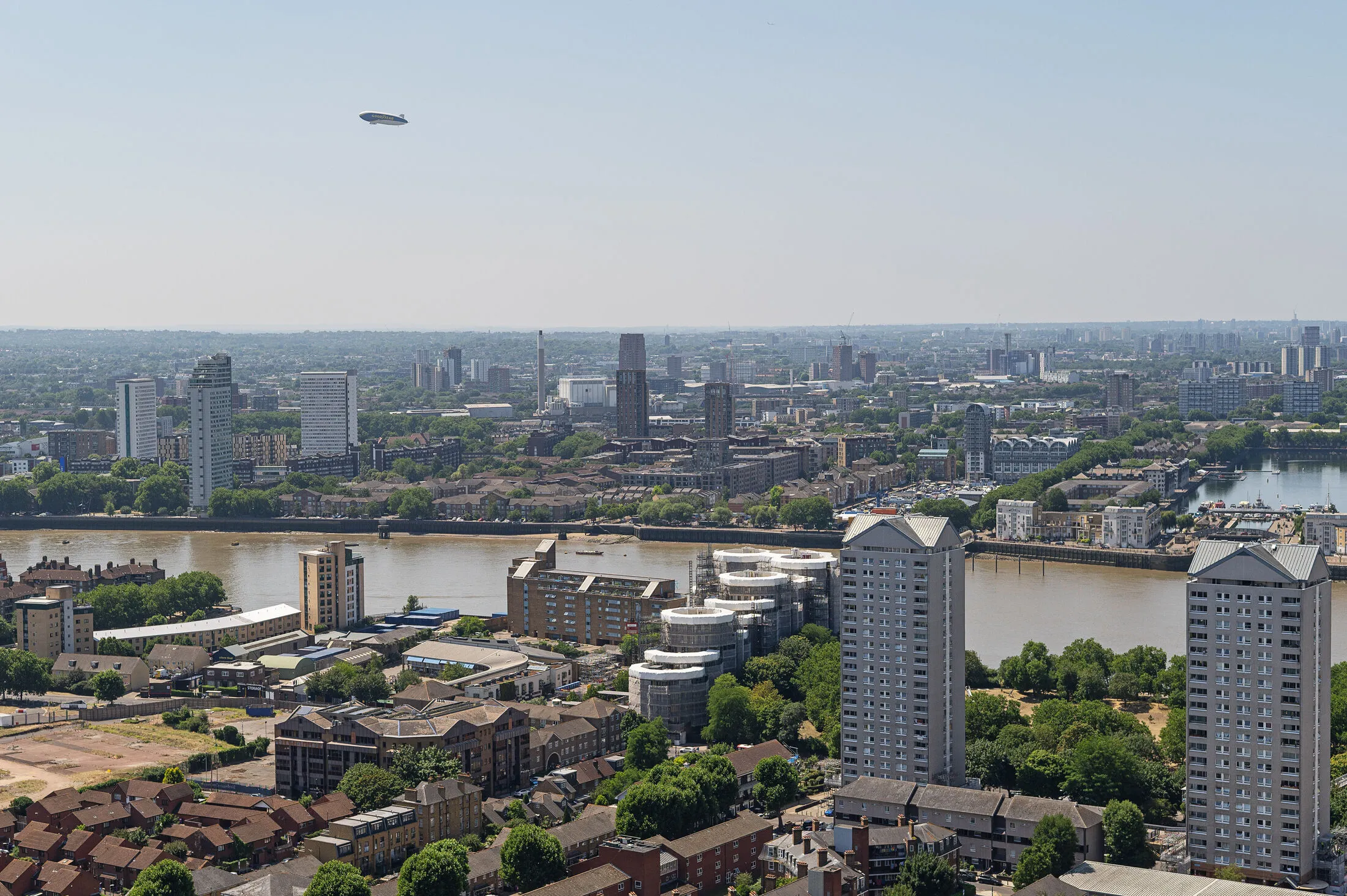 Flat Harbour Way in Greater London