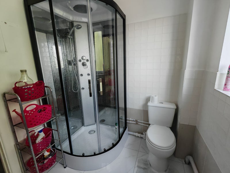 Room Porter Road in Greater London