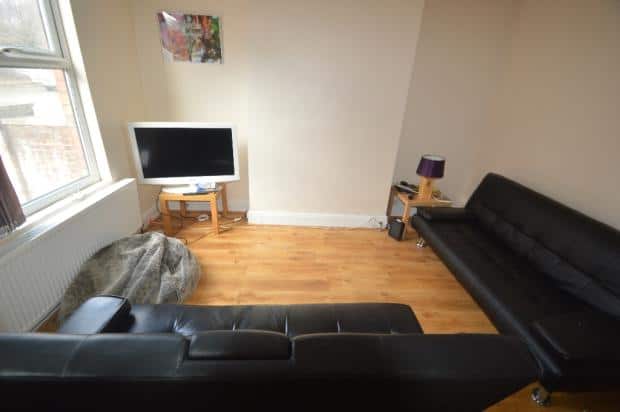 Flat Welton Grove in Leeds