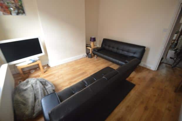 Flat Welton Grove in Leeds