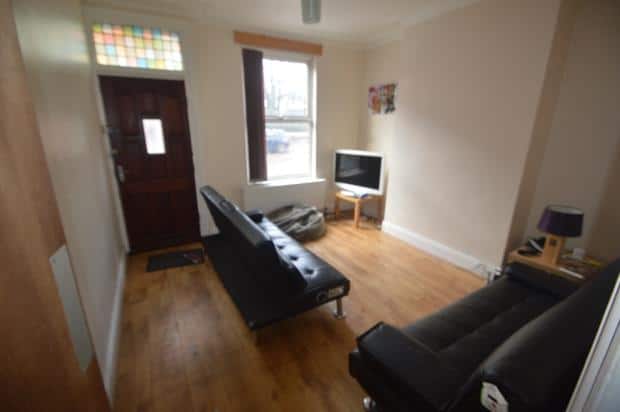 Flat Welton Grove in Leeds