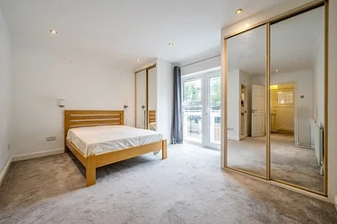 House Woodland Crescent in Greater London