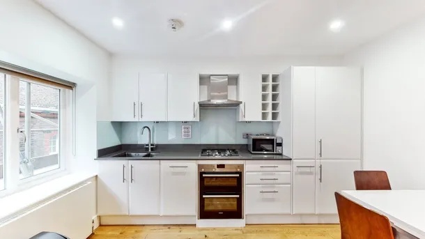 Flat Eagle Court in Greater London