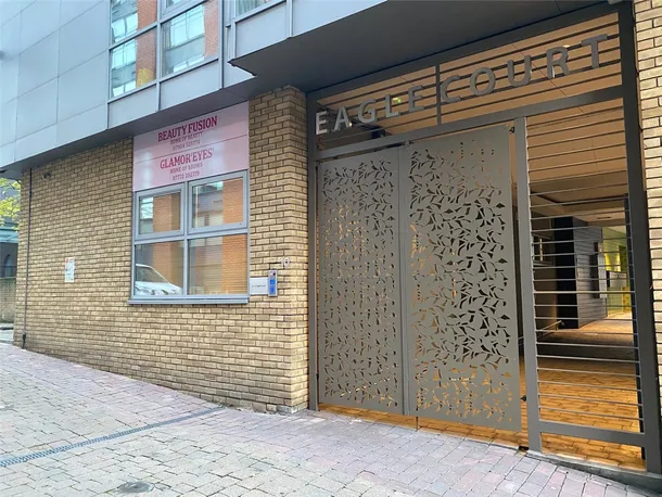 Flat Eagle Court in Greater London