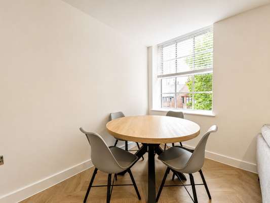 Flat Rowchester Court in Birmingham