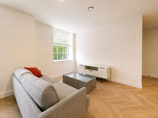 Flat Rowchester Court in Birmingham