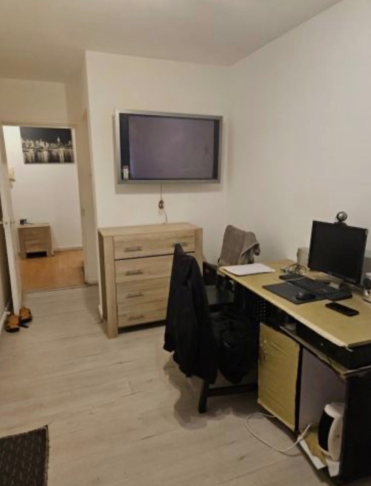 Room Kingsgate Road in Greater London
