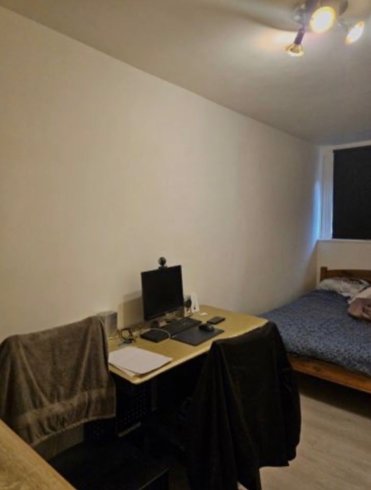 Room Kingsgate Road in Greater London