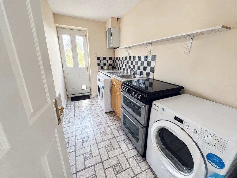Flat Blunden Drive in Slough