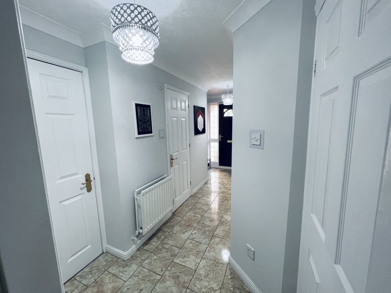 Flat Blunden Drive in Slough