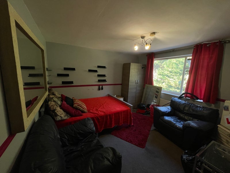 Room Hiljon Crescent in Chalfont St Peter