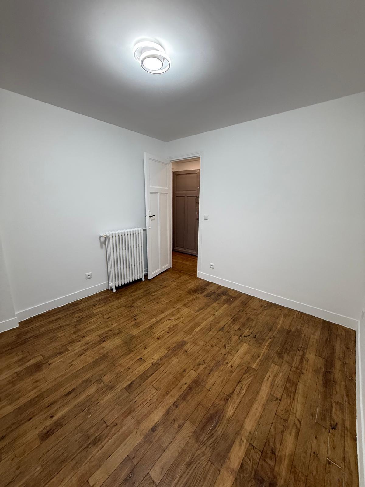 Flat Rue de Lourmel in Paris