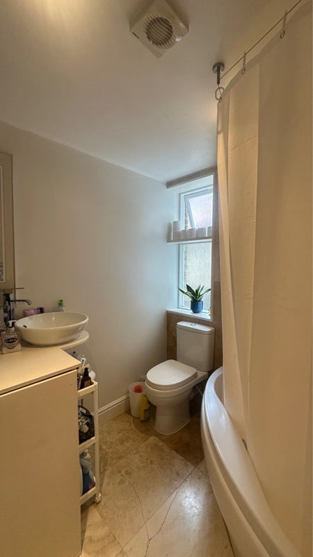 Room Dryburgh Road in Greater London