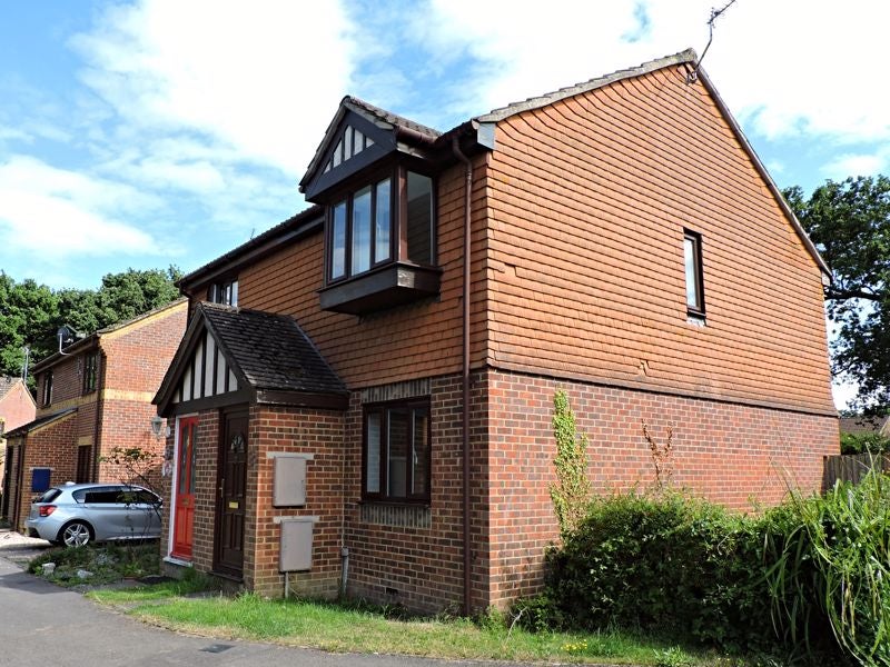 House Aghemund Close in Basingstoke and Deane