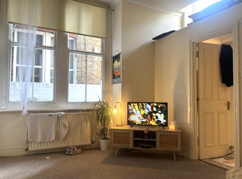 Room Greencroft Gardens in Greater London