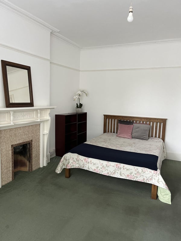 Room Brompton Court in Greater London