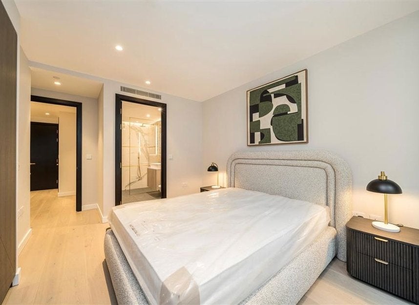 Flat Park Street in Greater London
