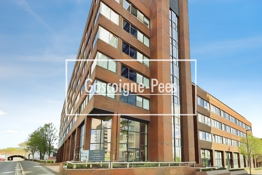 Flat Chapel Hill in Basingstoke and Deane