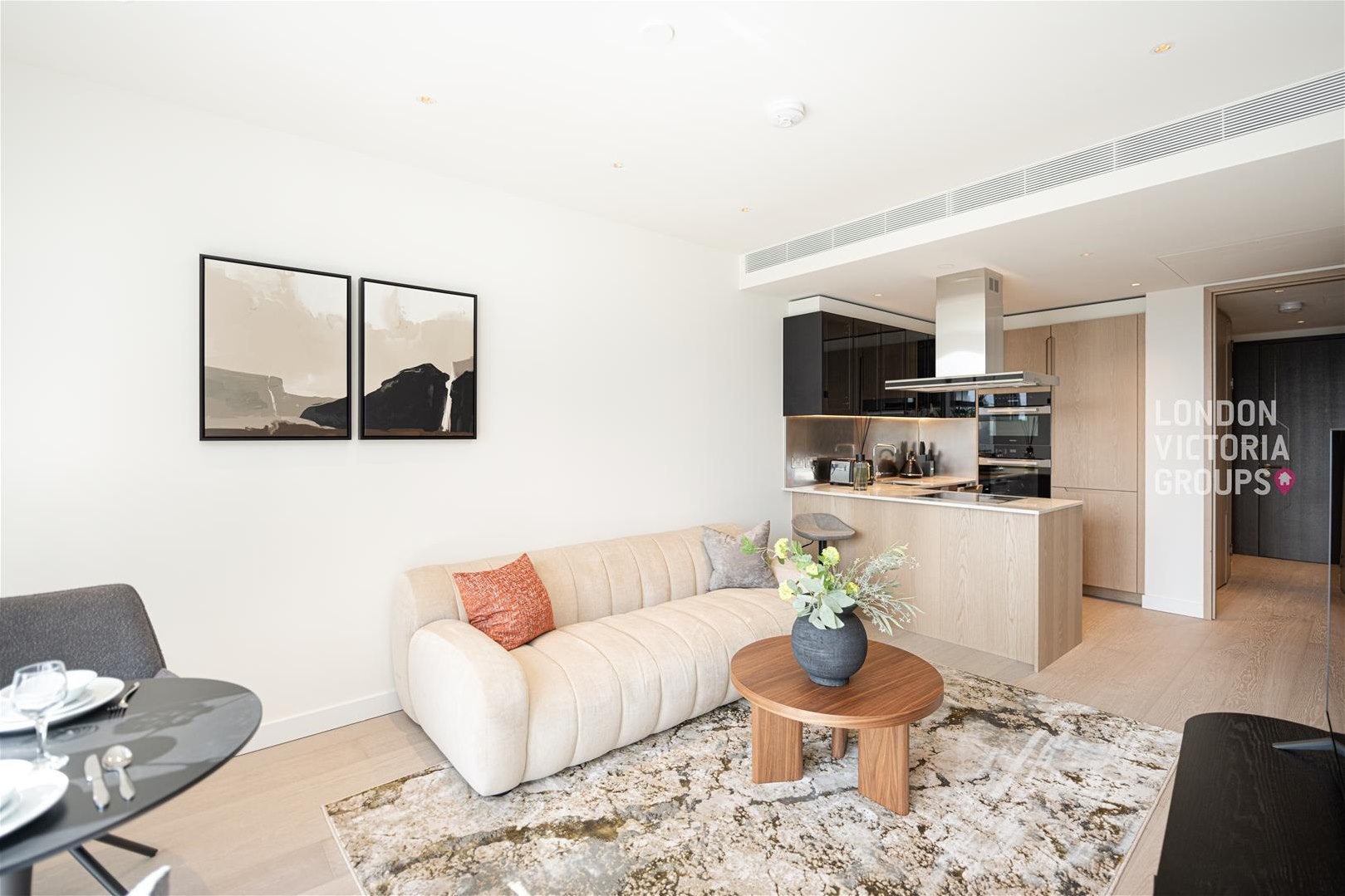 Flat Nine Elms Lane in Greater London