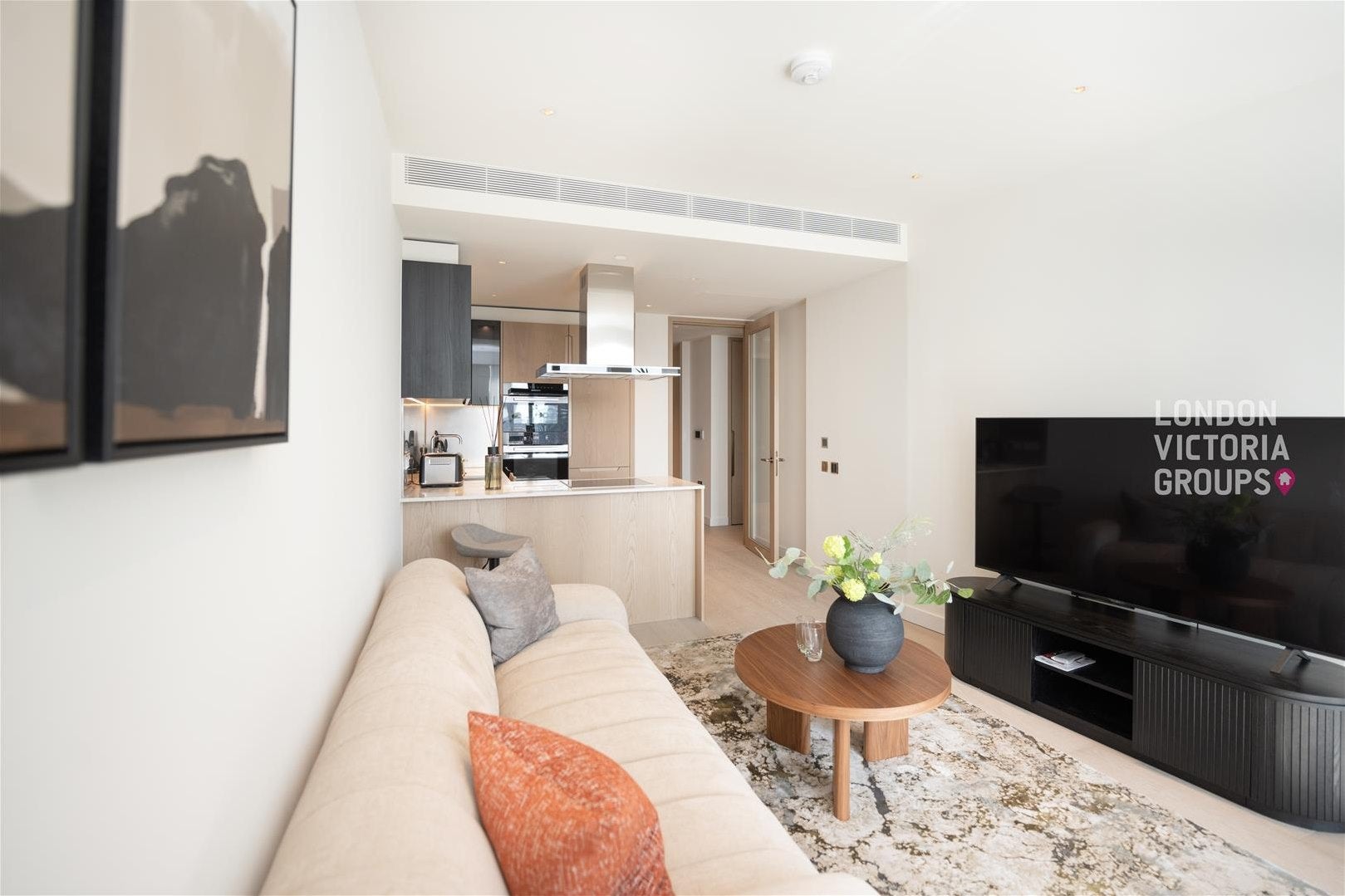 Flat Nine Elms Lane in Greater London