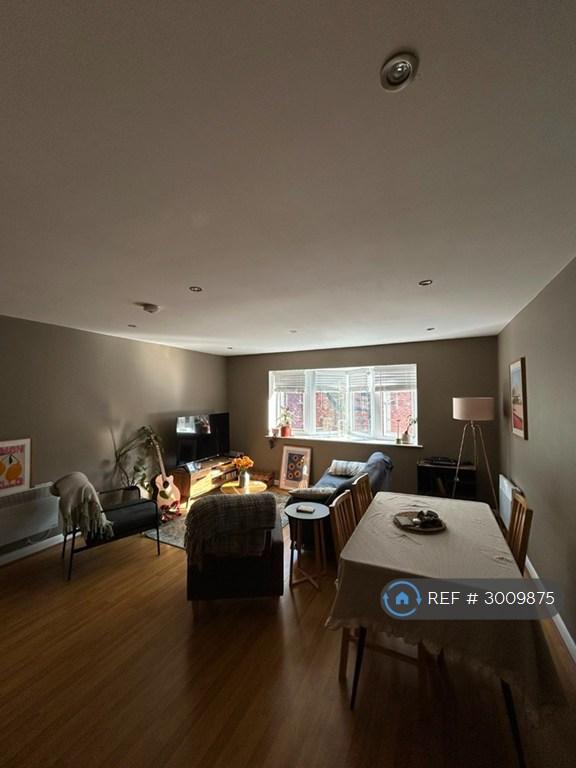 Flat Palatine Road in Manchester