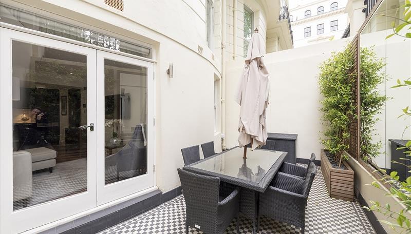 Flat Kensington Gardens Square in City of Westminster