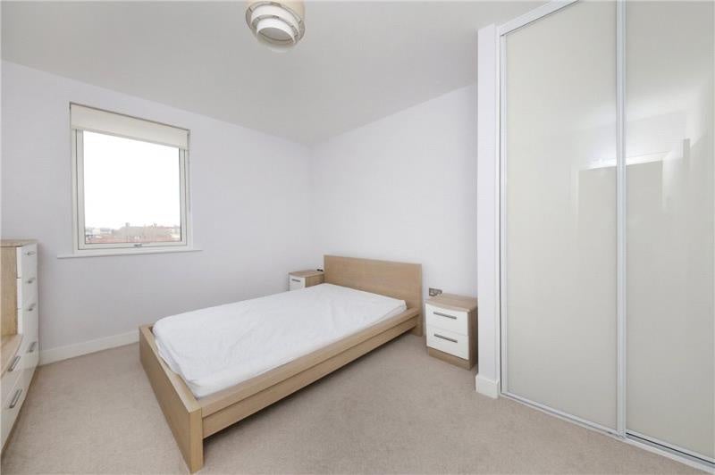 Flat Knapp Road in Greater London