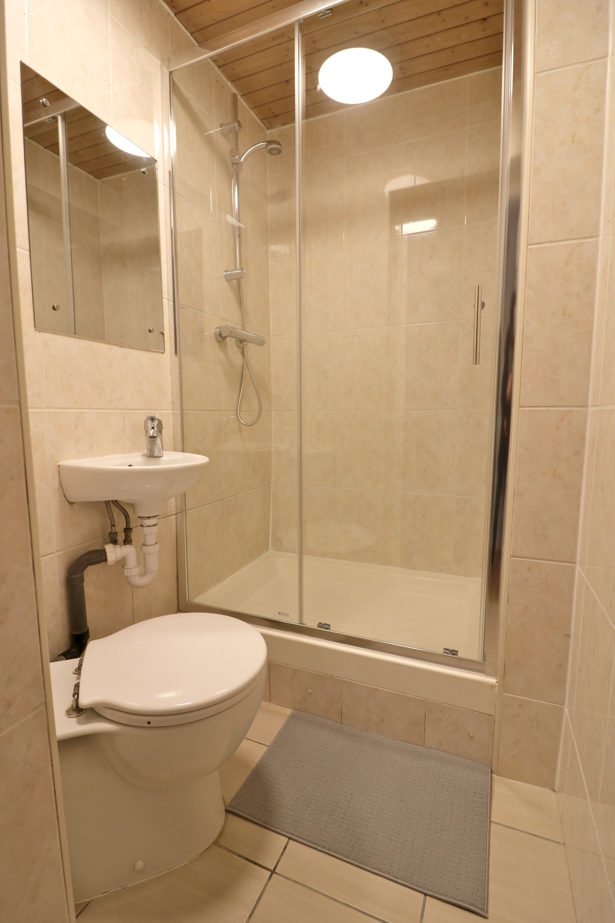 Room Baillies Walk in Greater London